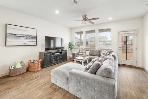 $300,000 | 224 Lavaca River Lane, Hutto, TX 78634