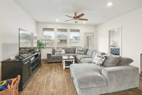 $300,000 | 224 Lavaca River Lane, Hutto, TX 78634