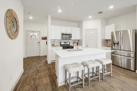 $300,000 | 224 Lavaca River Lane, Hutto, TX 78634