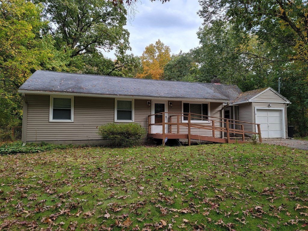 85 Shepard Road Sturbridge, MA 01566 - Photo 2 of 21 a front view of a house with garden