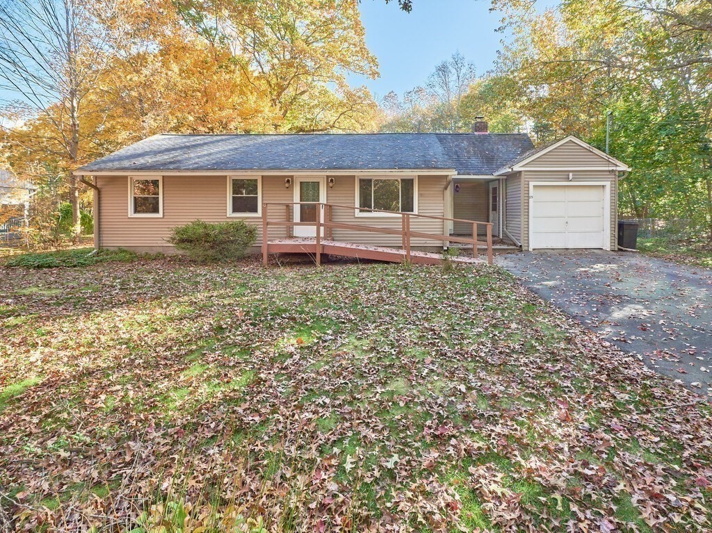 85 Shepard Road Sturbridge, MA 01566 - Photo 4 of 21 a front view of a house with garden