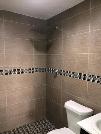 $1,800 | 2730 Collins Avenue, Unit 310, Miami Beach, FL 33140