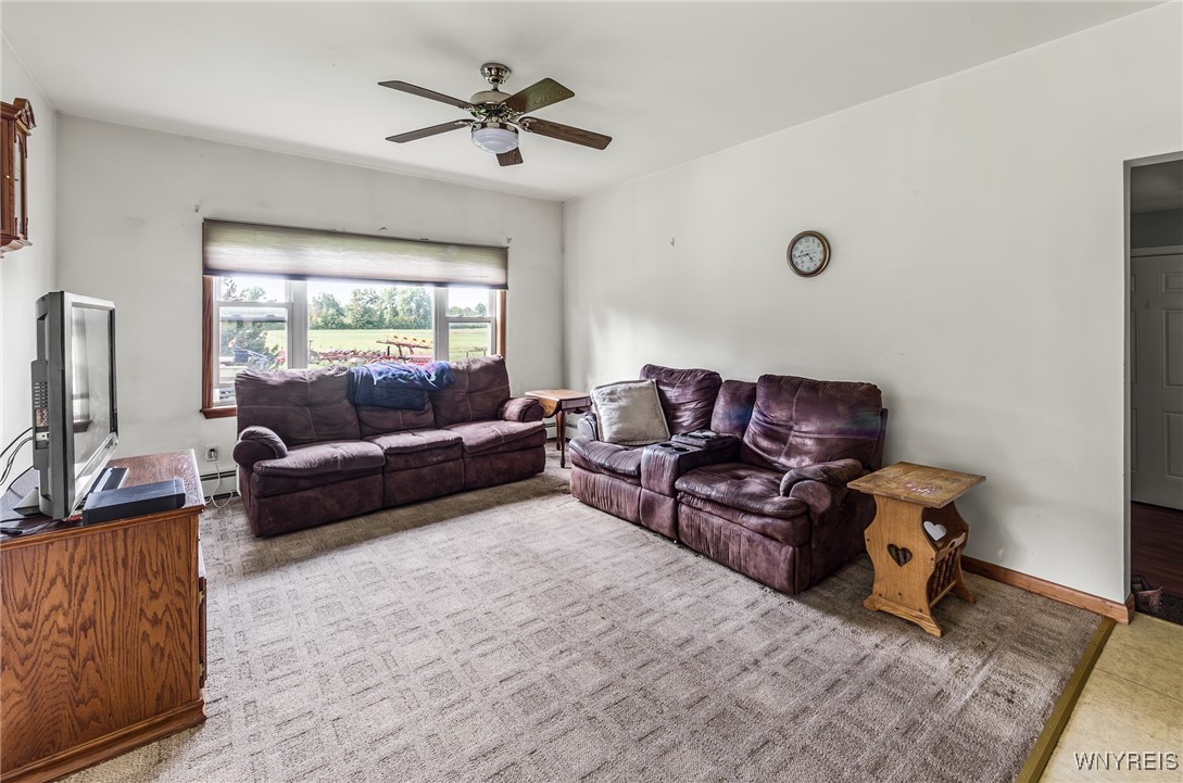 6990 Heise Road Clarence, NY 14032 - Photo 12 of 33 Family Room
