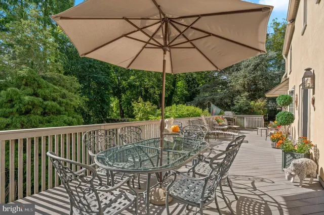 a view of an outdoor sitting area with furniture