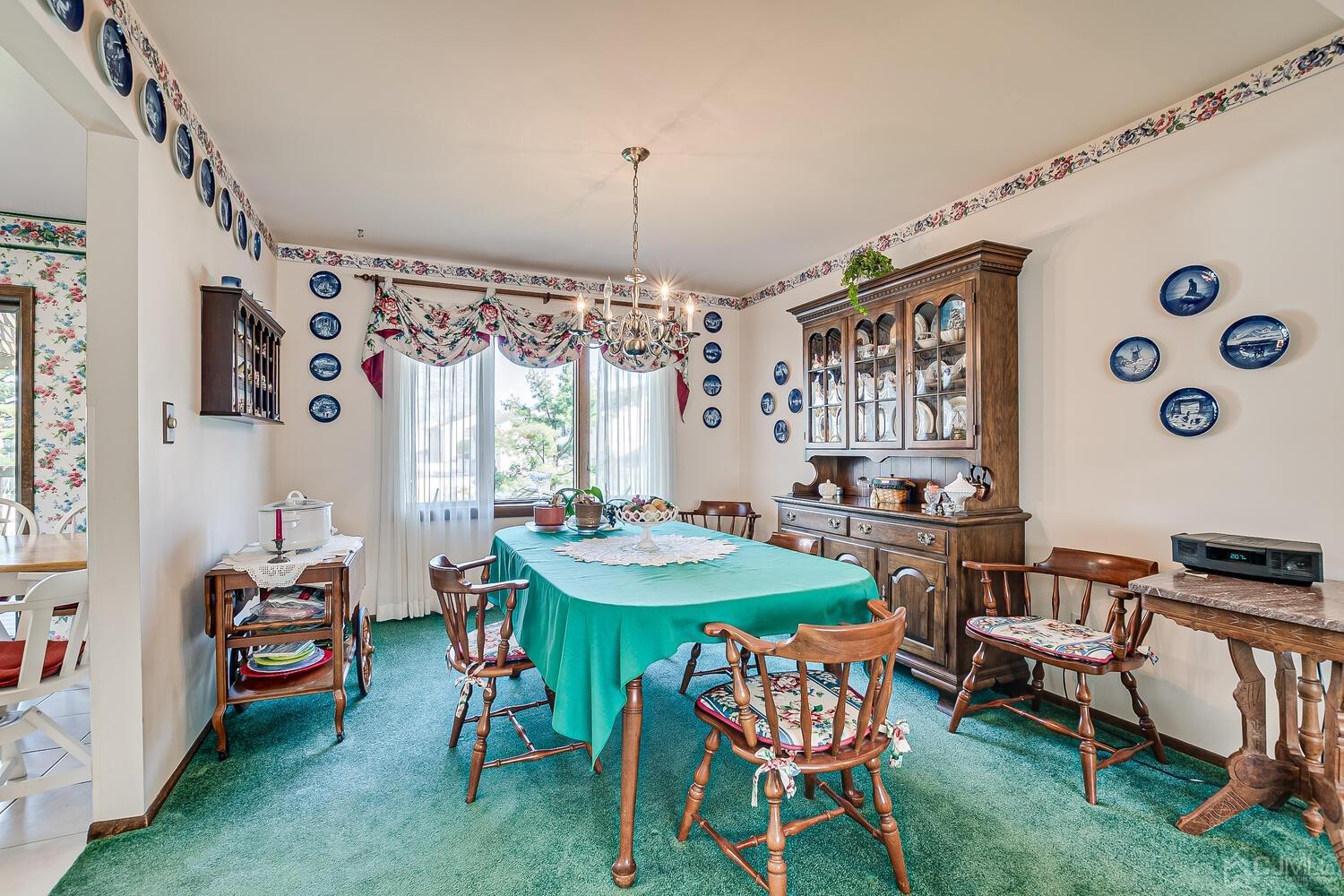 30 Baltic Street Edison, NJ 08820 - Photo 13 of 42 a table and chairs in a room