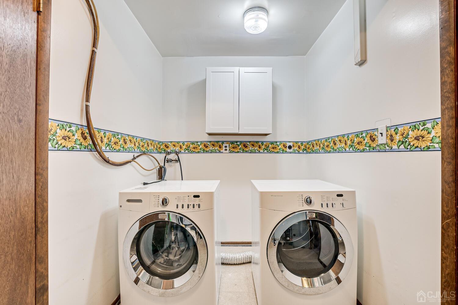 30 Baltic Street Edison, NJ 08820 - Photo 37 of 42 a utility room with dryer and washer