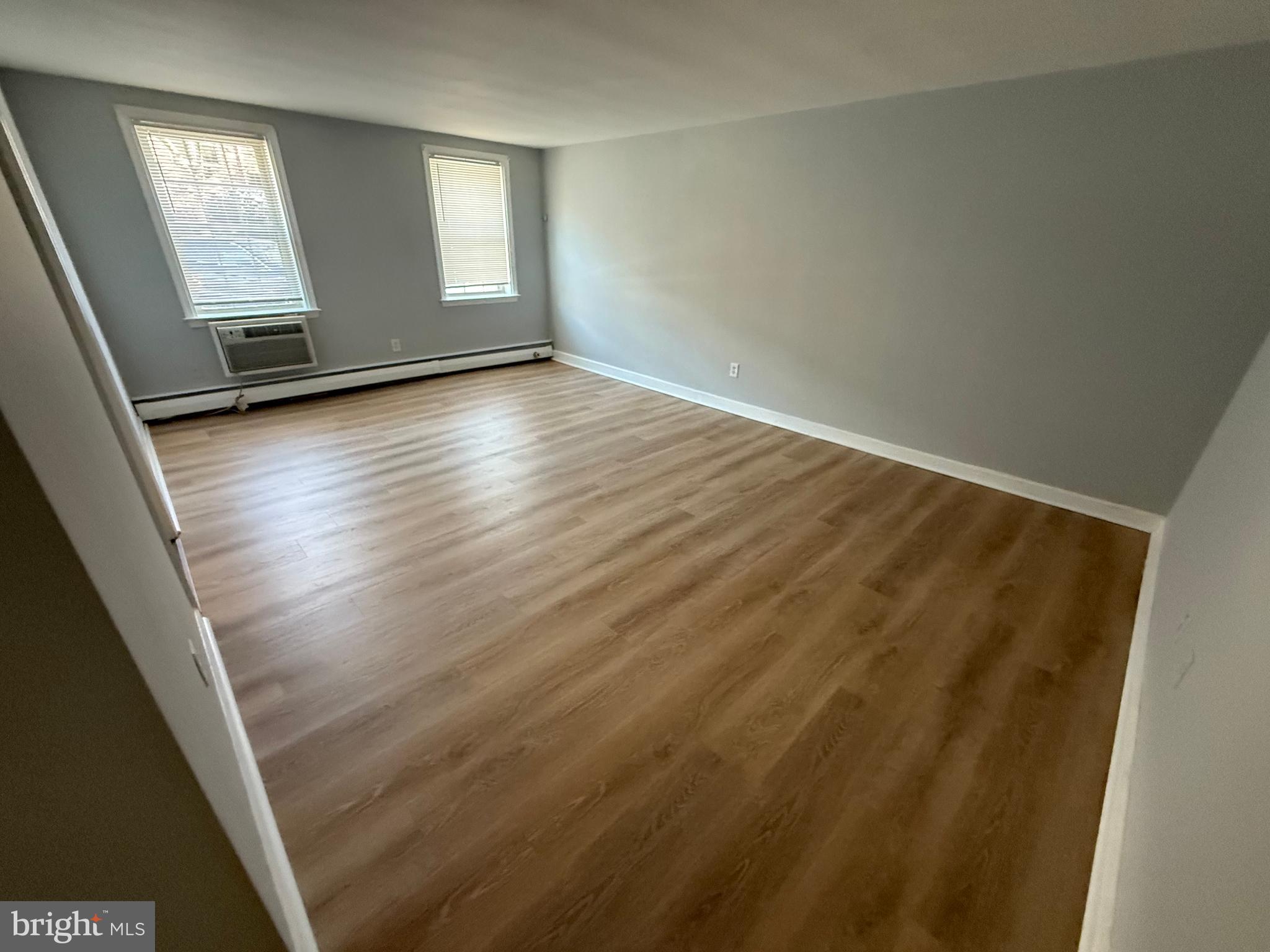27 Wallingford Avenue, Unit B3 Wallingford, PA 19086 - Photo 4 of 12 Spacious, sunlit living room with modern appeal.