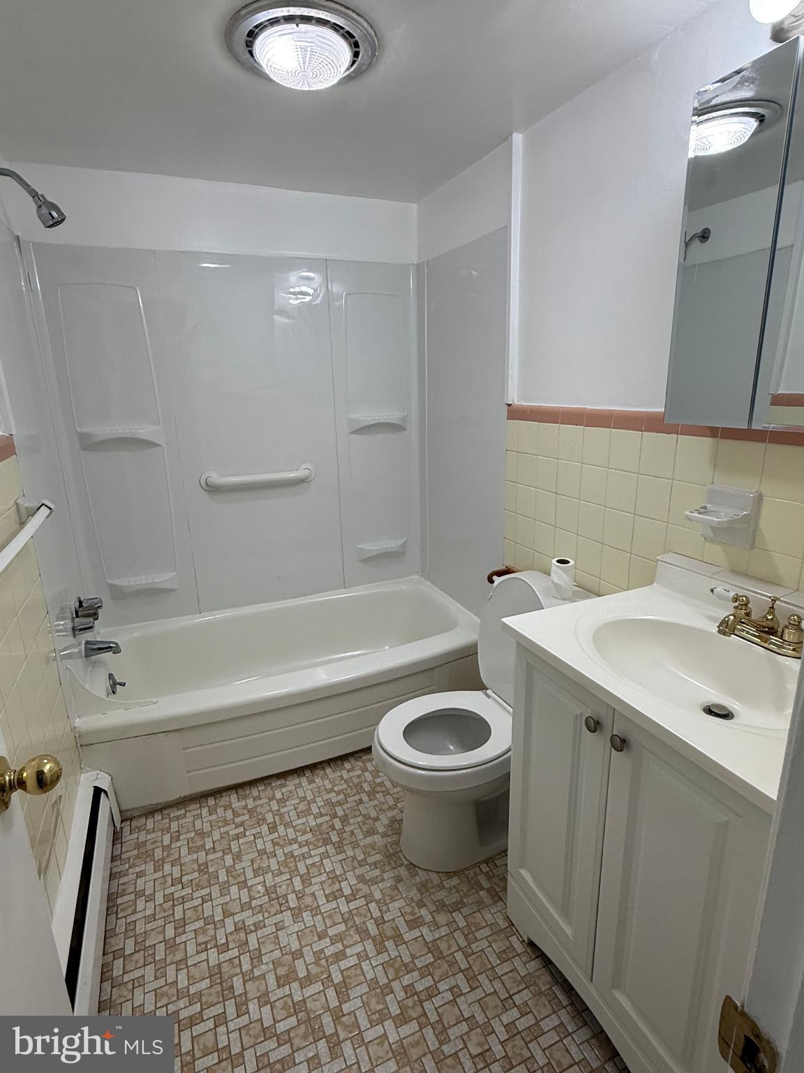 27 Wallingford Avenue, Unit B3 Wallingford, PA 19086 - Photo 10 of 12 Bright and functional bathroom oasis.