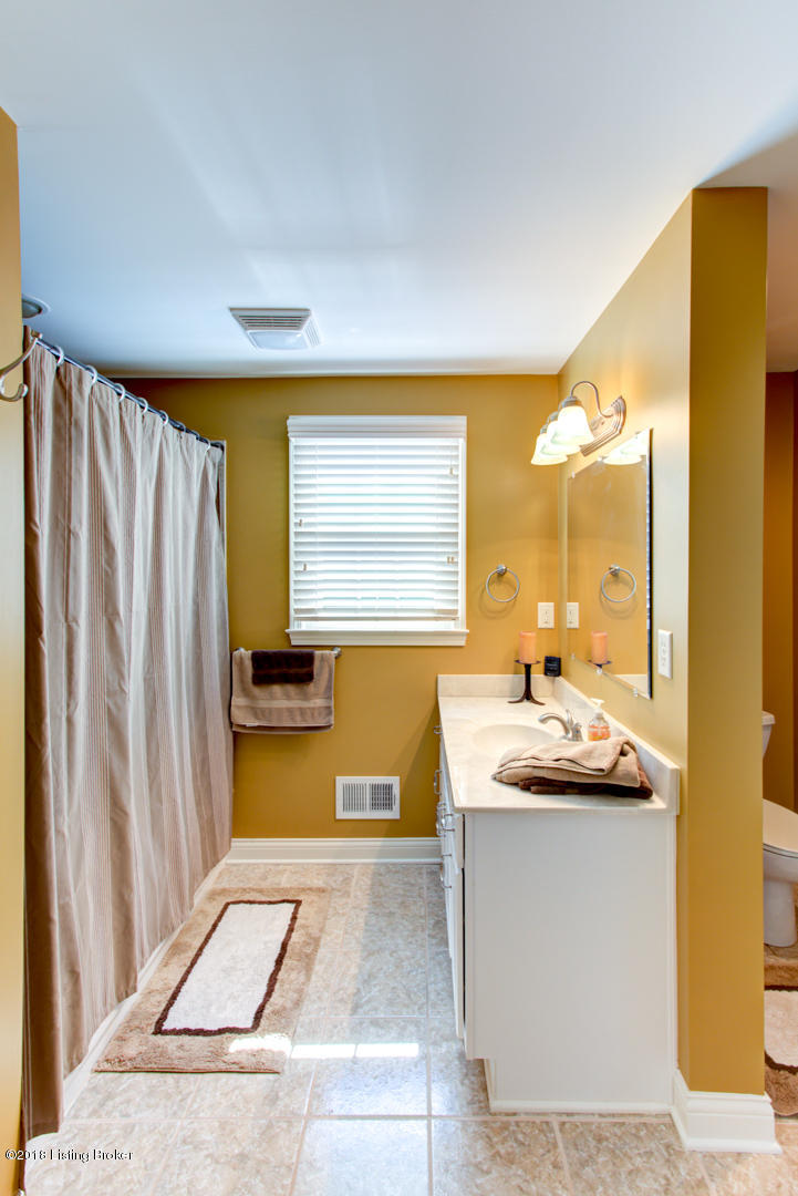 2204 Merrick Road Louisville, KY 40207 - Photo 22 of 34 Full bath attached to one bedroom....could be second master.