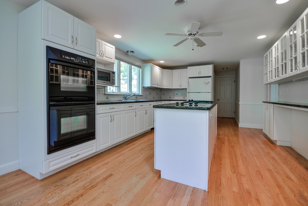 15 Windsor Road Dover, MA 02030 - Photo 8 of 25 Gallery Image 8