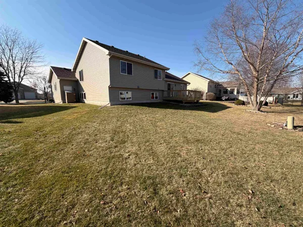 $464,900 | 316 Burl Oak Drive, DeForest, WI 53532