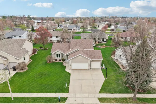 $464,900 | 316 Burl Oak Drive, DeForest, WI 53532