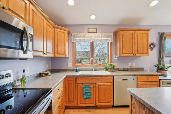 $464,900 | 316 Burl Oak Drive, DeForest, WI 53532