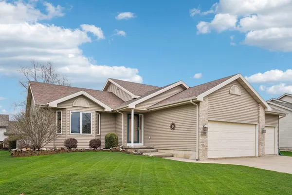 $464,900 | 316 Burl Oak Drive, DeForest, WI 53532