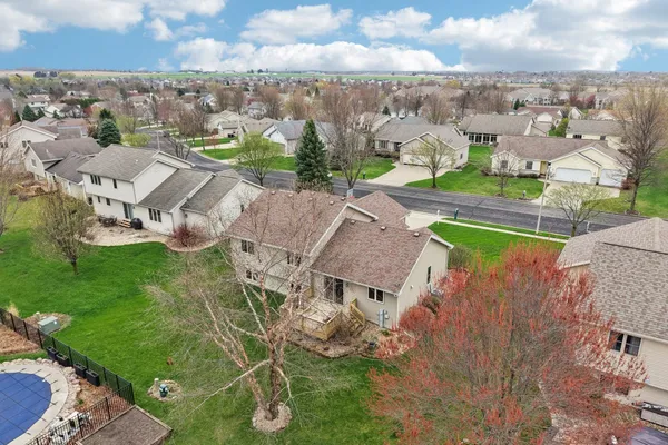 $464,900 | 316 Burl Oak Drive, DeForest, WI 53532