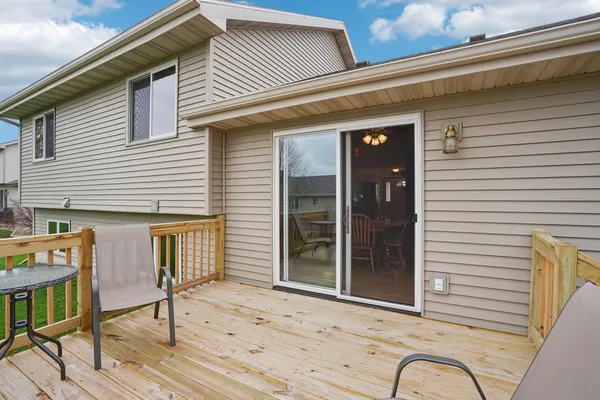 $464,900 | 316 Burl Oak Drive, DeForest, WI 53532