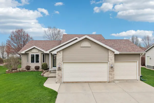 $464,900 | 316 Burl Oak Drive, DeForest, WI 53532