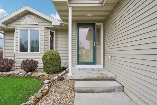 $464,900 | 316 Burl Oak Drive, DeForest, WI 53532