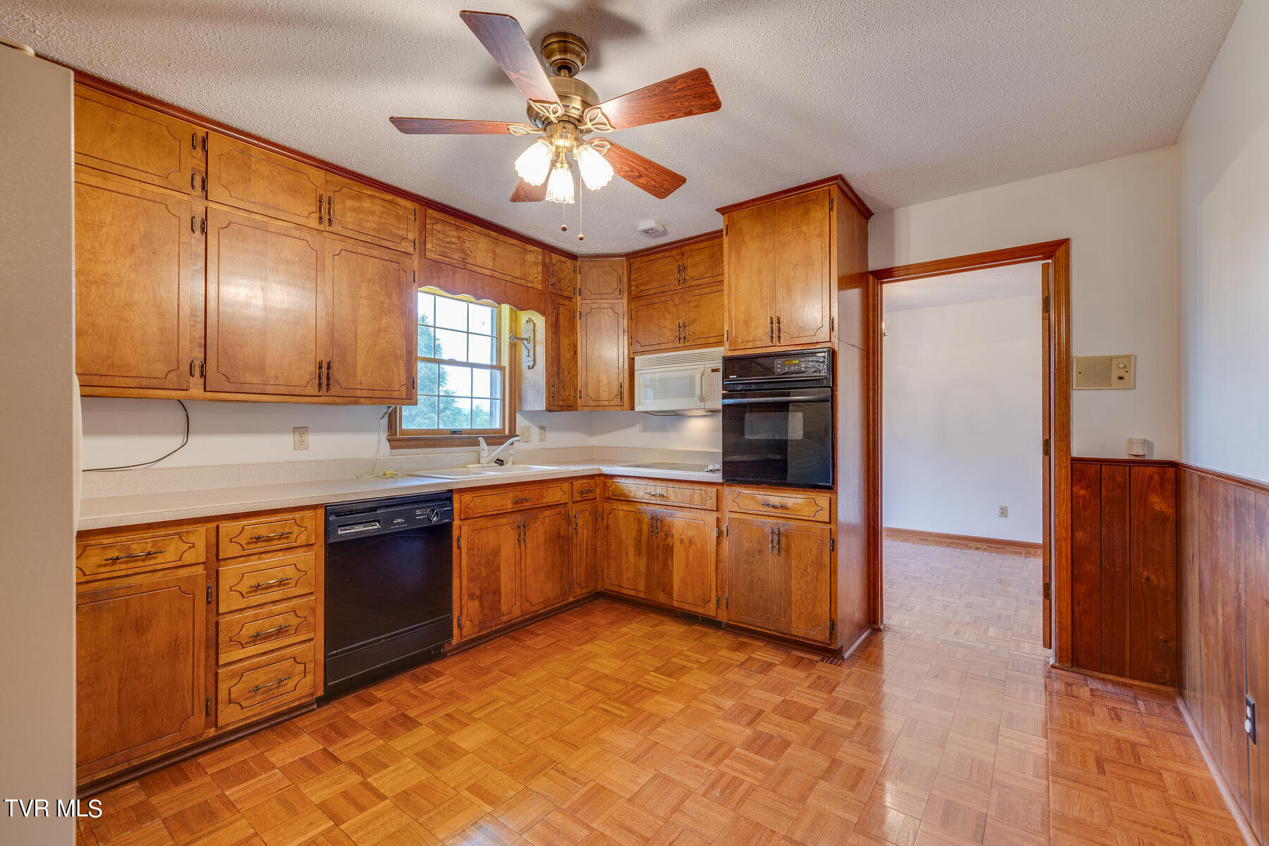 220 Slagle Road Elizabethton, TN 37643 - Photo 17 of 69 014