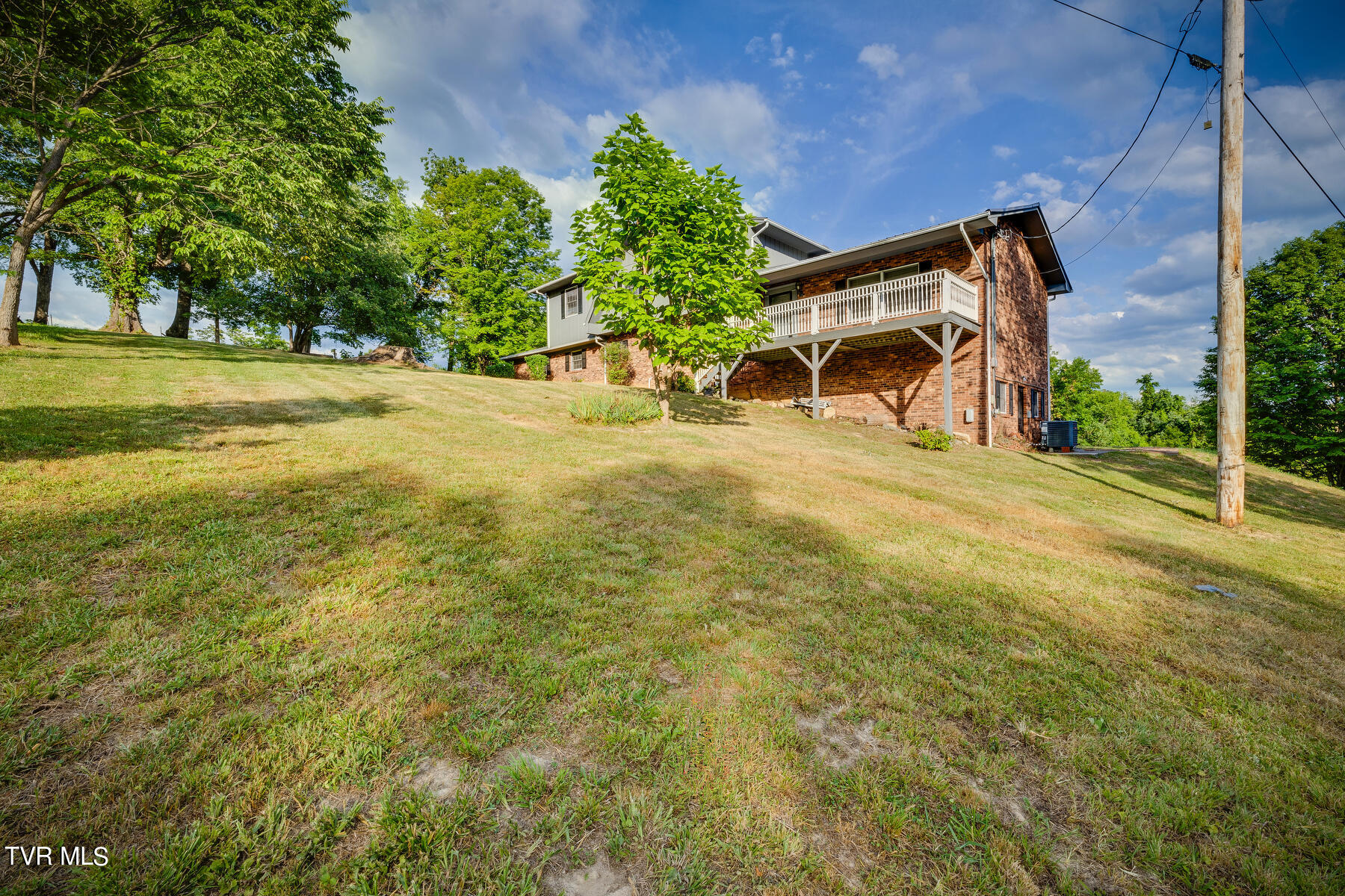 220 Slagle Road Elizabethton, TN 37643 - Photo 5 of 69 003