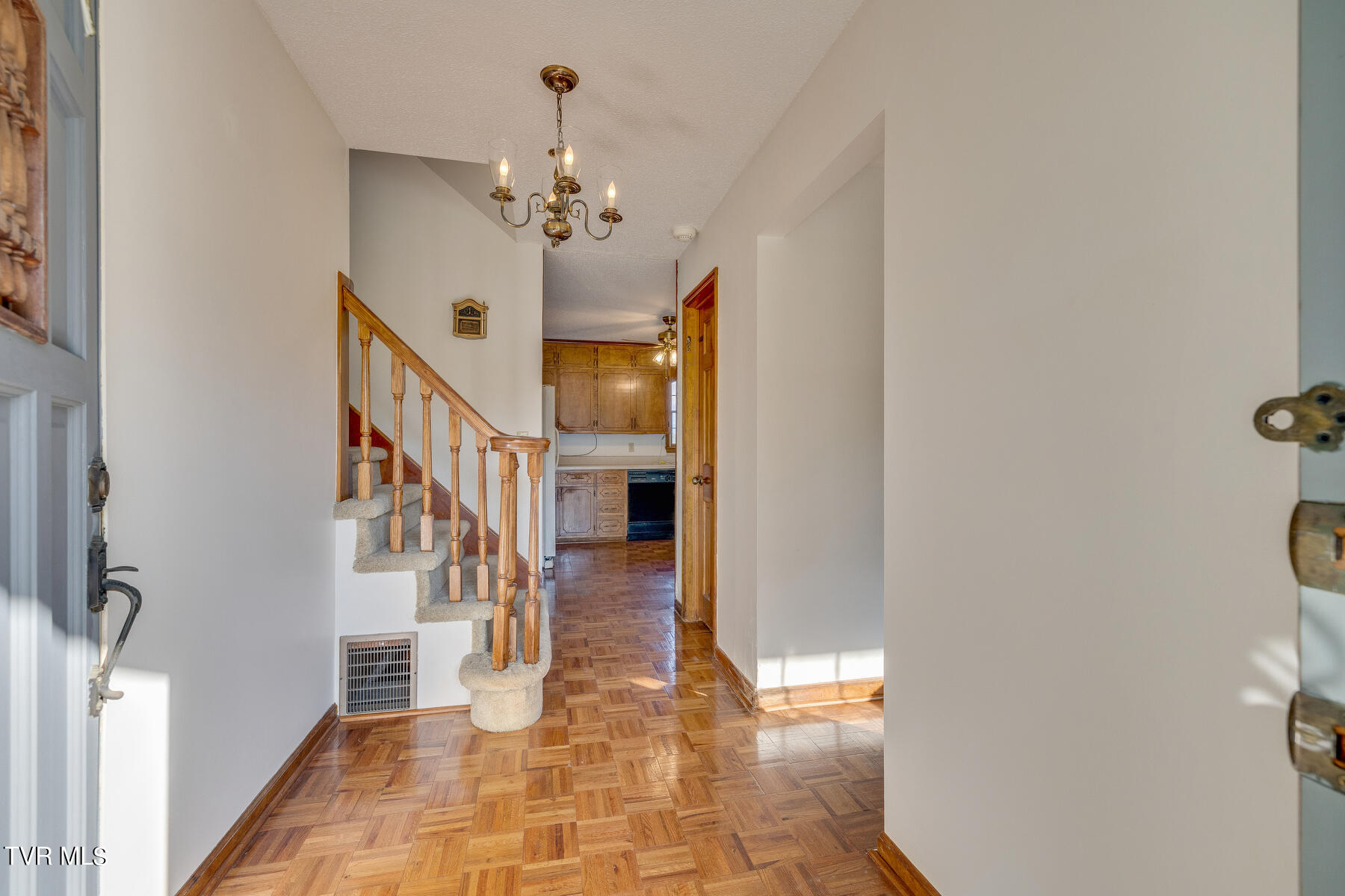 220 Slagle Road Elizabethton, TN 37643 - Photo 8 of 69 005