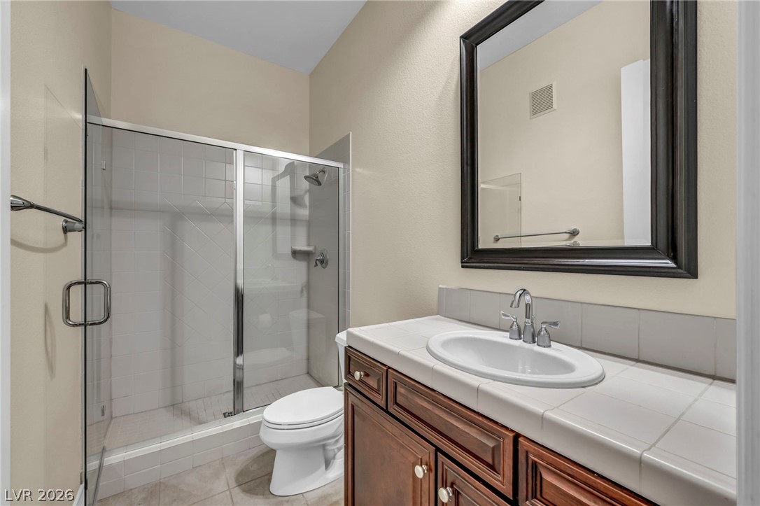 75 Luce Del Sole, Unit 3 Henderson, NV 89011 - Photo 16 of 56 Third en suite Bathroom