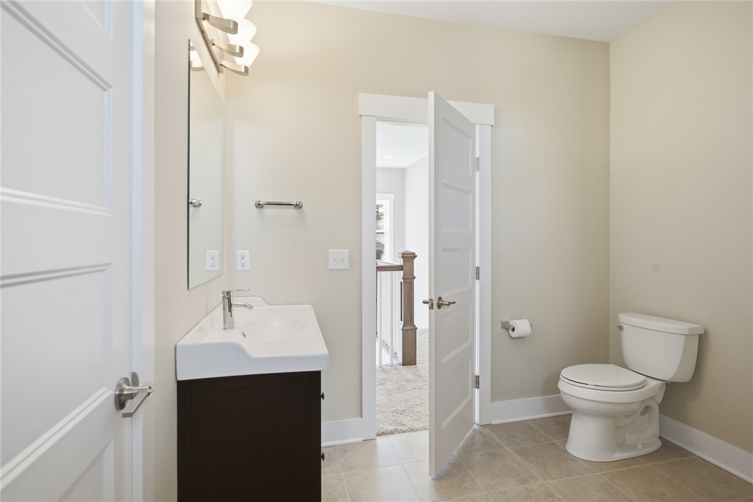 401 Promontory Ridge Seneca, SC 29672 - Photo 35 of 45 Full hall bath upstairs