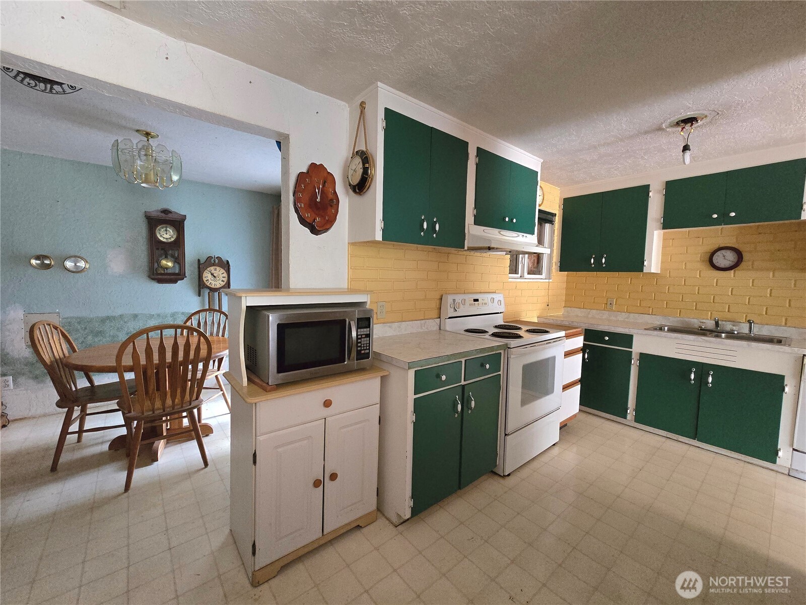 2216 Pershing Street Aberdeen, WA 98520 - Photo 10 of 37 Gallery Image 10