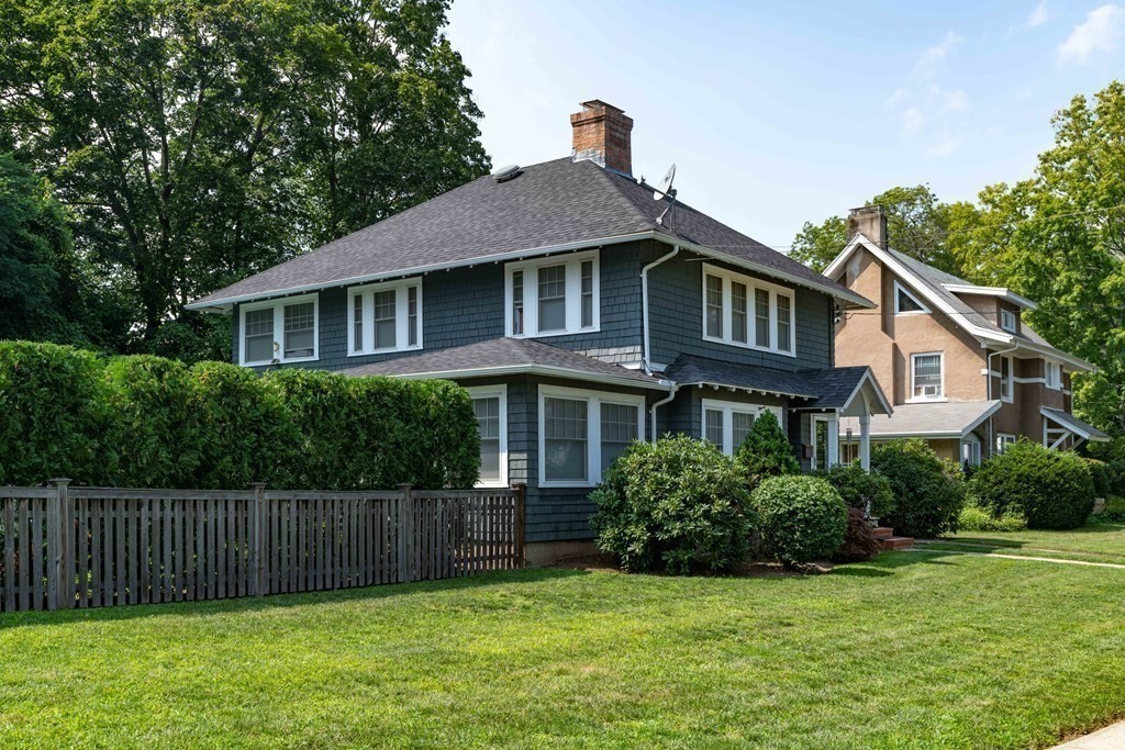 23 Wellesley Road Holyoke, MA 01040 - Photo 2 of 25 Gallery Image 2