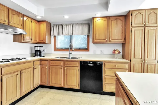 $900,000 | 3976 Southwestern Boulevard, Orchard Park, NY 14127