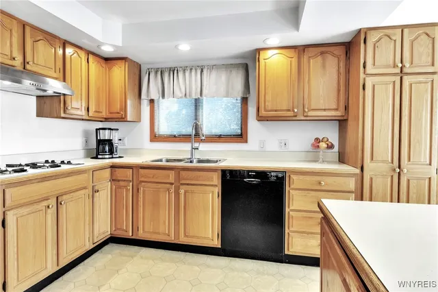 $900,000 | 3976 Southwestern Boulevard, Orchard Park, NY 14127