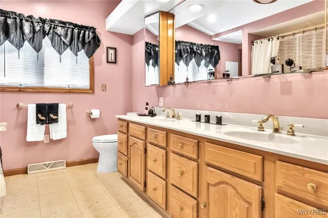 $900,000 | 3976 Southwestern Boulevard, Orchard Park, NY 14127