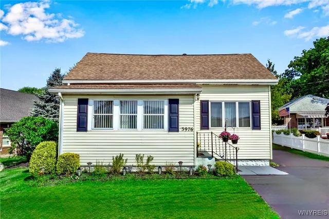 $900,000 | 3976 Southwestern Boulevard, Orchard Park, NY 14127