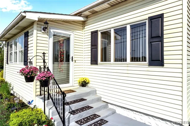 $900,000 | 3976 Southwestern Boulevard, Orchard Park, NY 14127