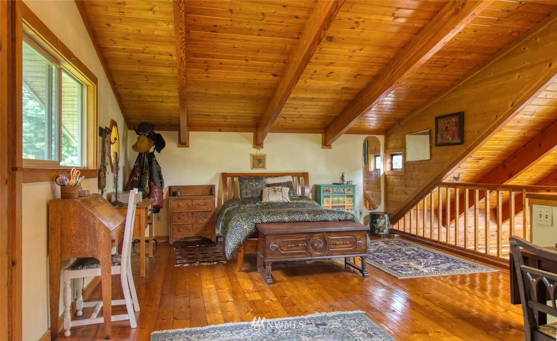 2707 Dabob Road Quilcene, WA 98376 - Photo 13 of 36 a room with musical instruments