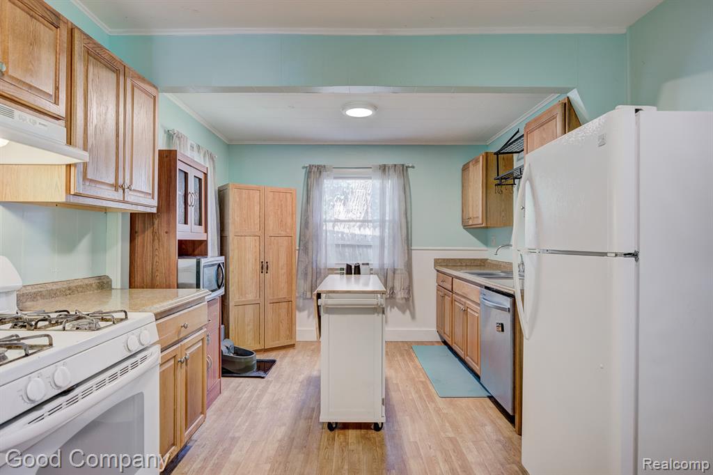 585 Roth Boulevard Clawson, MI 48017 - Photo 7 of 39