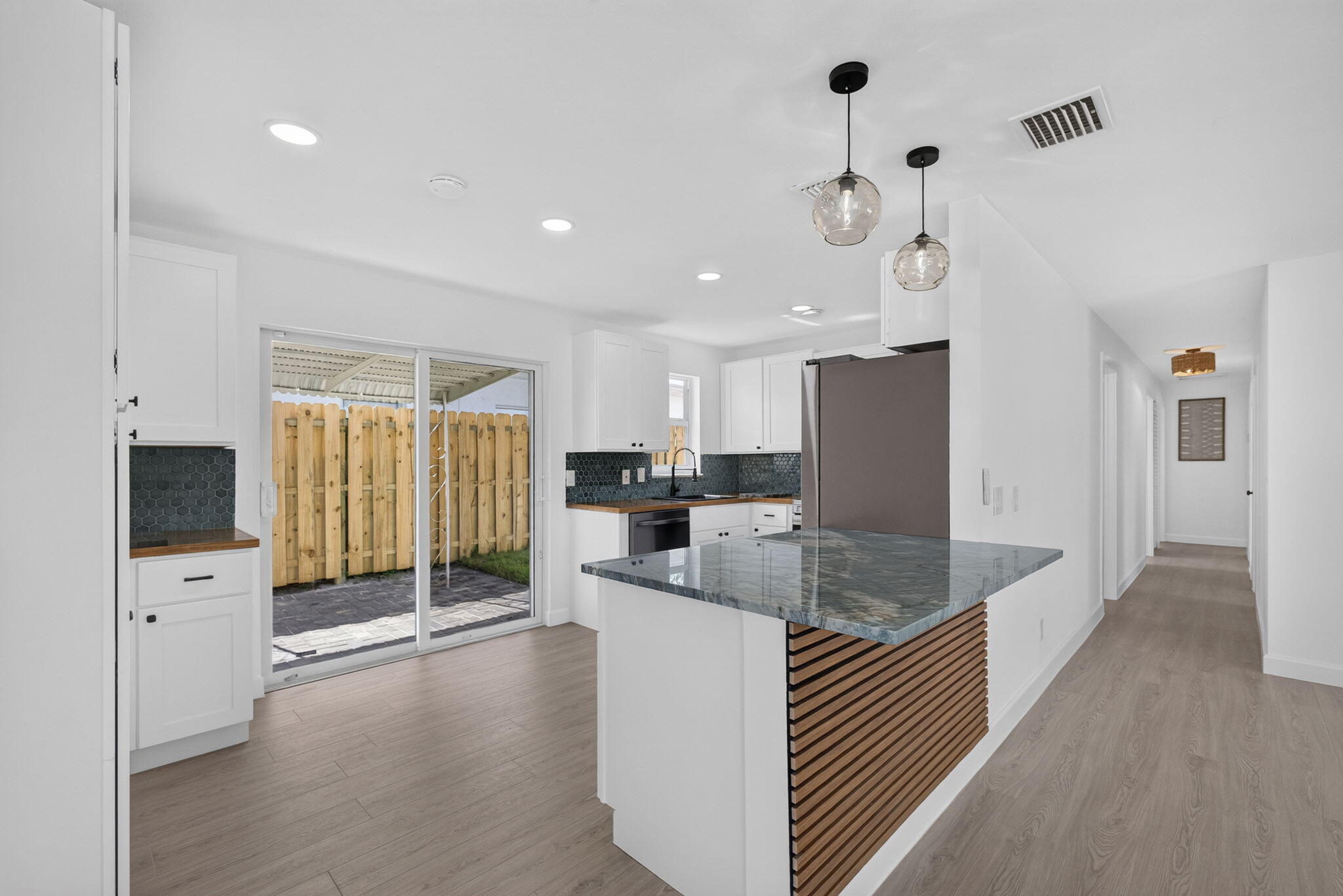 665 West 7th Street Riviera Beach, FL 33404 - Photo 14 of 62 Stunning Quartzite breakfast bar
