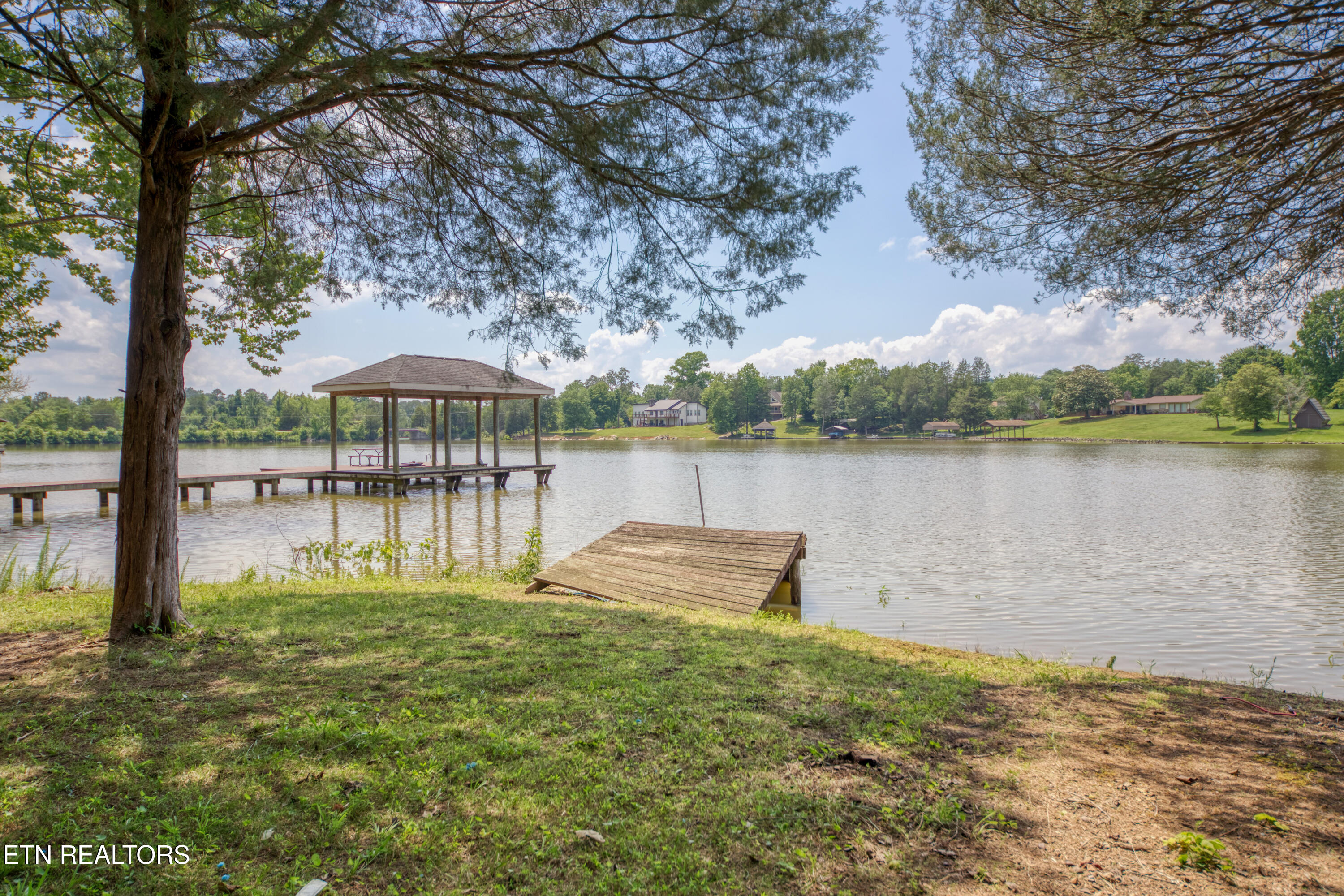 307 Anglers Cove Road Kingston, TN 37763 - Photo 7 of 44 0H3A9630_56_Original