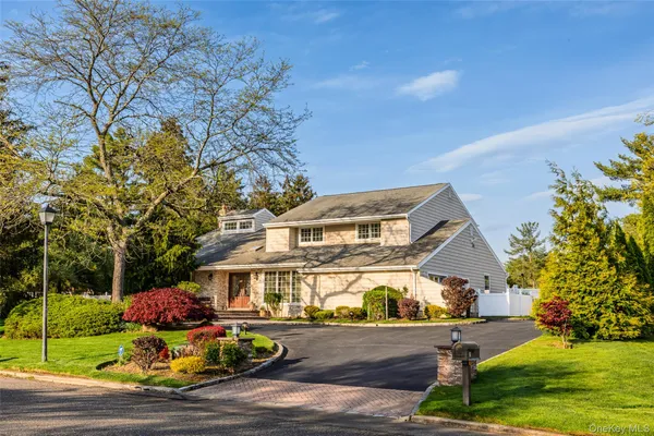 $2,350,000 | 16 Cabriolet Lane, Melville, NY 11747