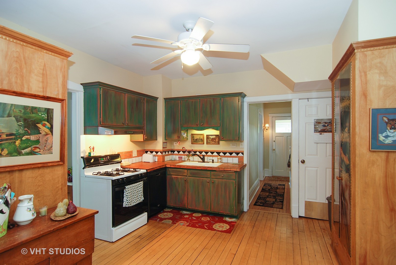 292 Fairbank Road Riverside, IL 60546 - Photo 3 of 33