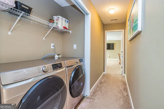 a view of a house with backyard and garden