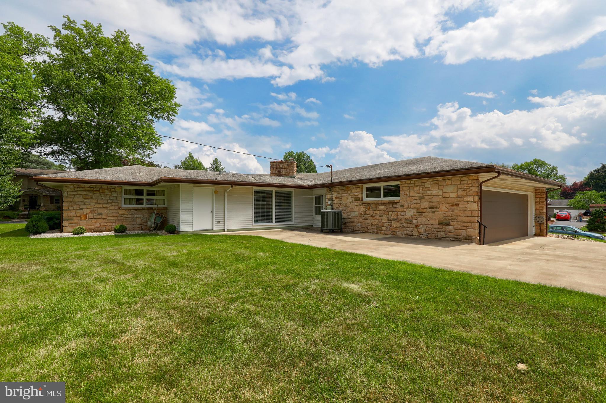 427 Maple Avenue Hershey, PA 17033 - Photo 3 of 44