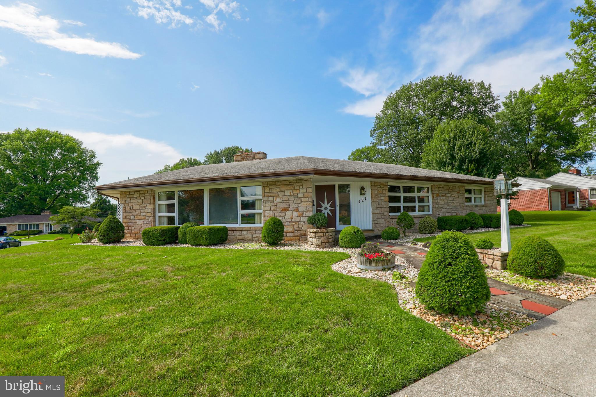 427 Maple Avenue Hershey, PA 17033 - Photo 4 of 44