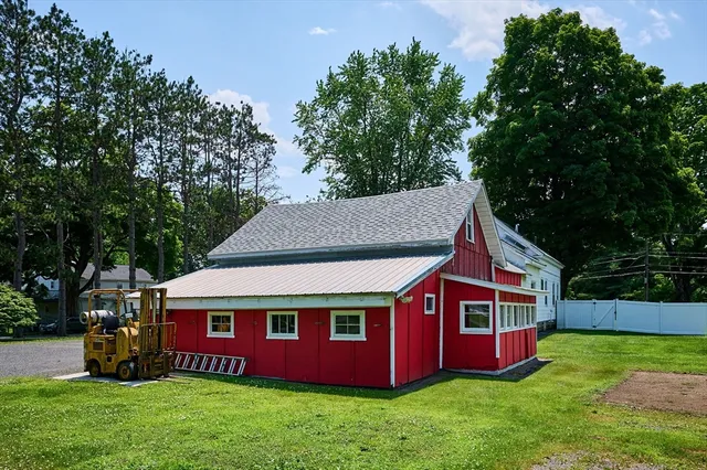 a view of front of house with a yard