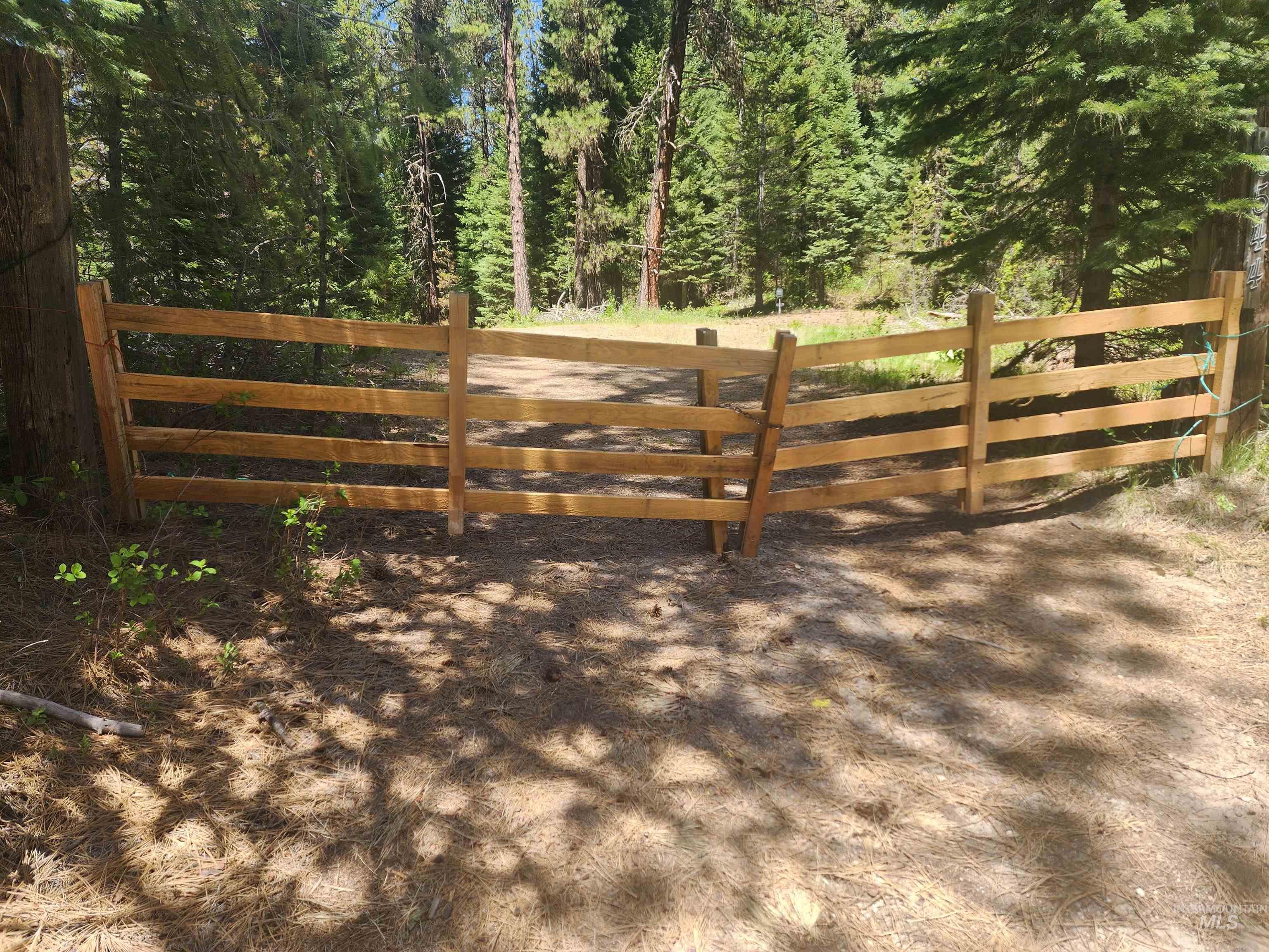 9544 Packer John Road Cascade, ID 83611 - Photo 2 of 10