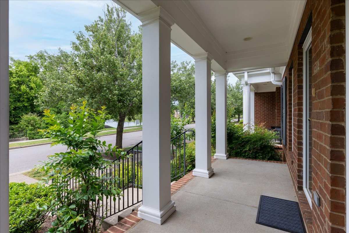 640 Springlake Drive Franklin, TN 37064 - Photo 3 of 36