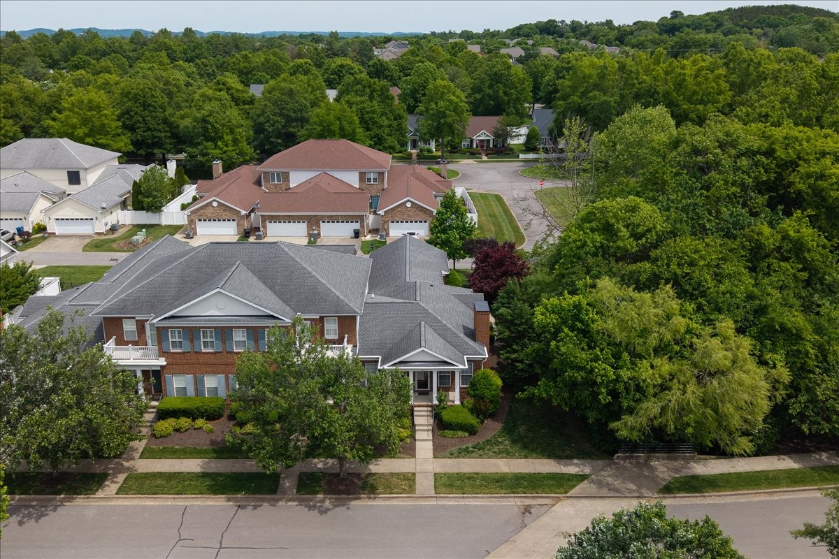 640 Springlake Drive Franklin, TN 37064 - Photo 4 of 36
