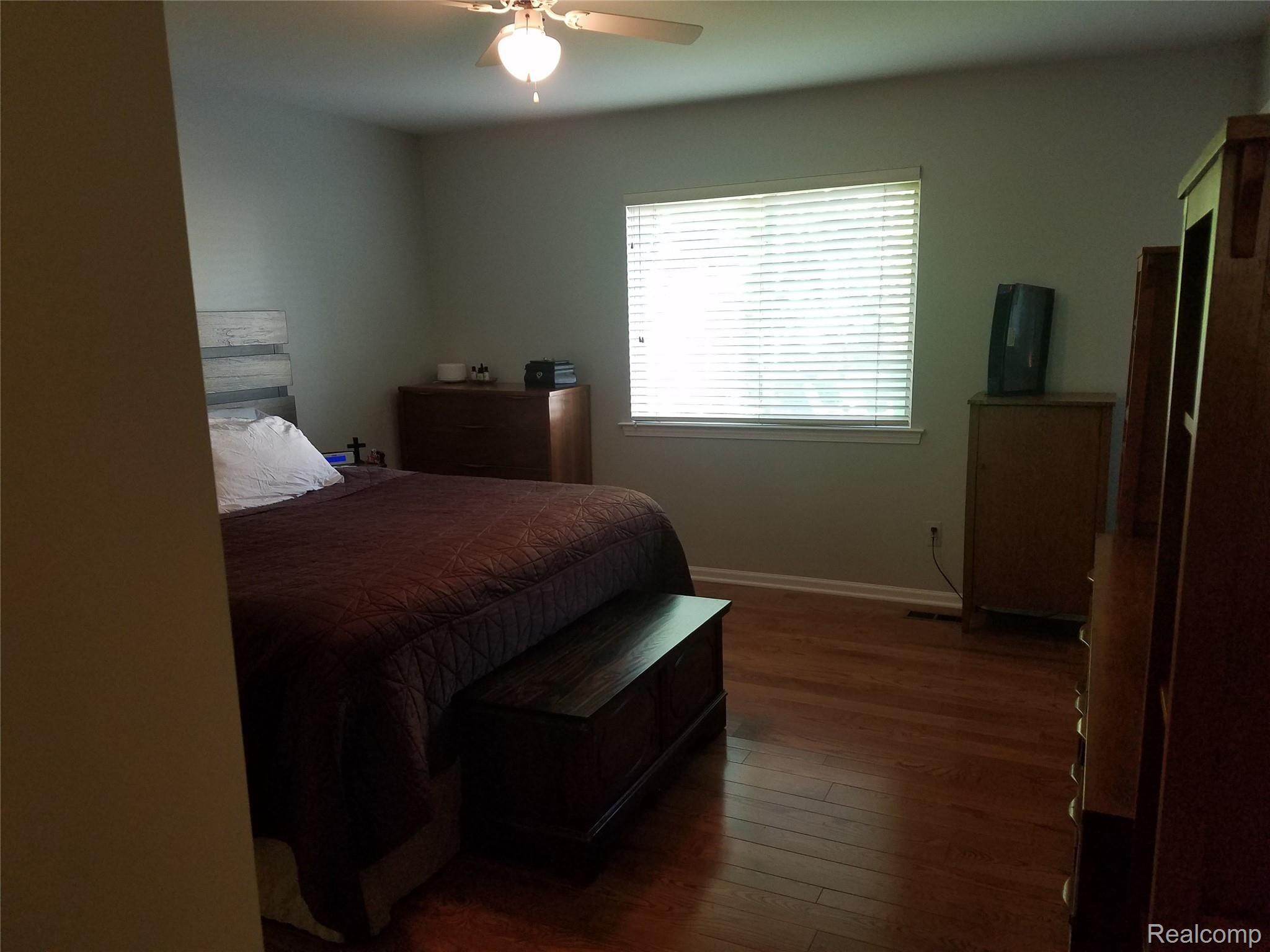 2715 Longview Avenue Rochester, MI 48307 - Photo 22 of 35 20190522_190846.jpg