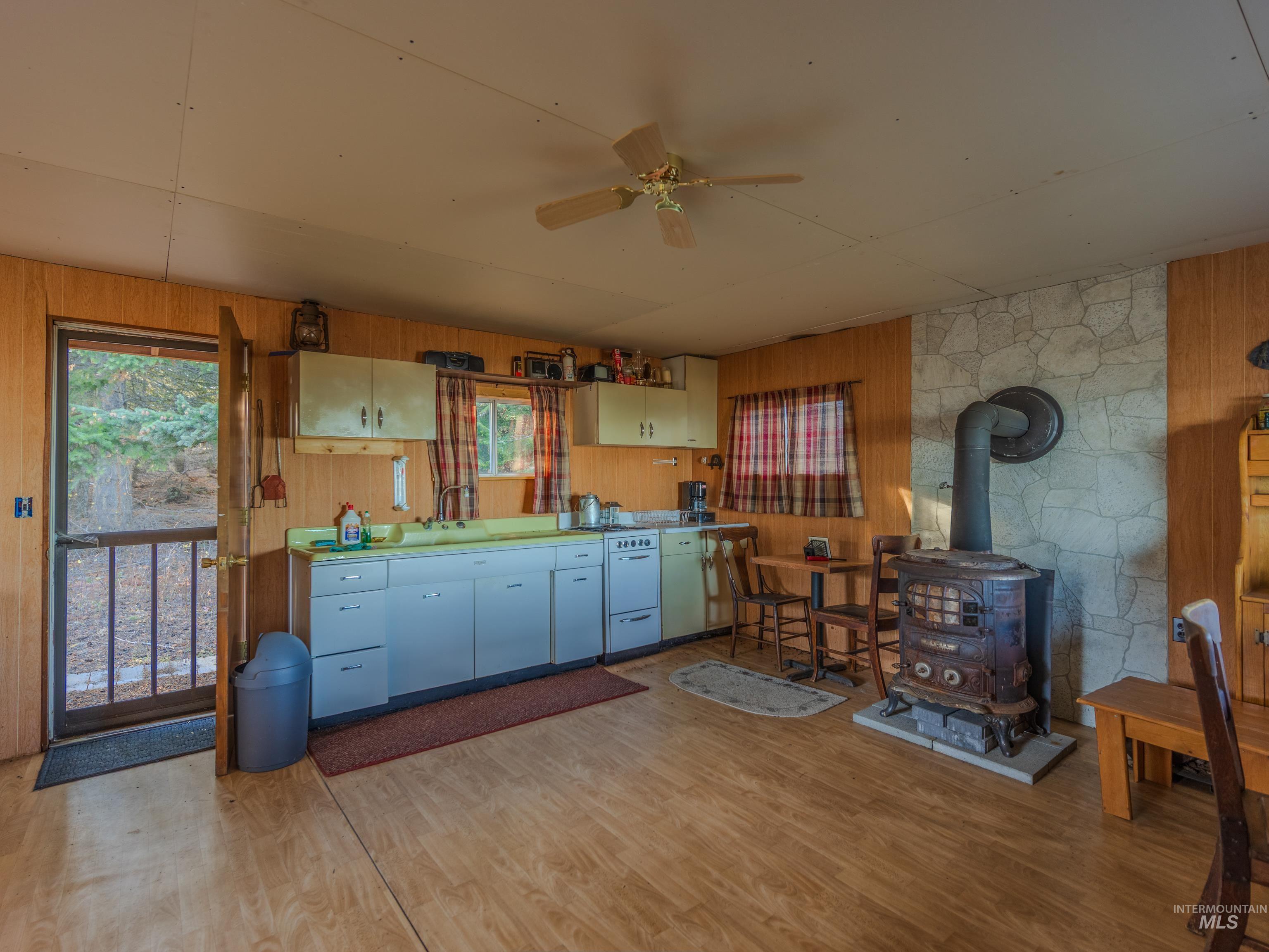 624 Radar Road Cottonwood, ID 83522 - Photo 9 of 38