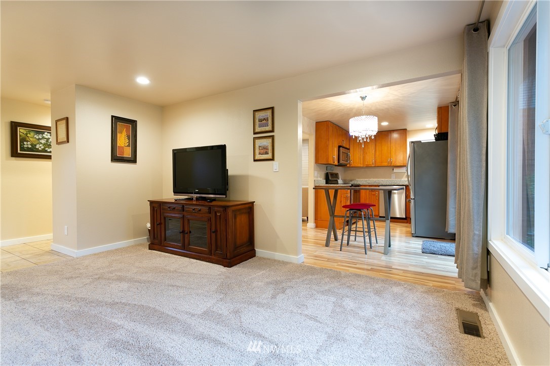 2563 Yew Street Road Bellingham, WA 98229 - Photo 14 of 31 Gallery Image 14